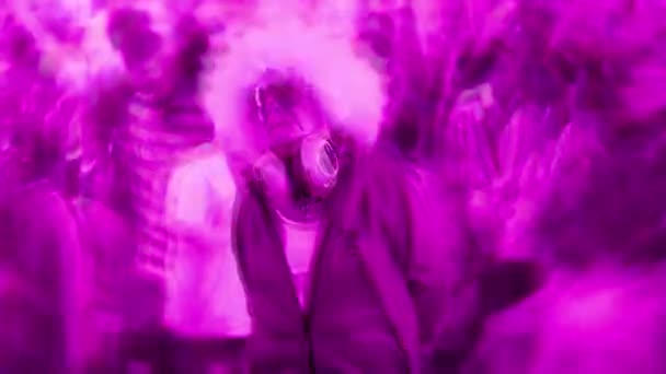 Disko Ortamında Peruk Takmış Havalı Büyükanne Üst Üste Eklenmiş Video — Stok video