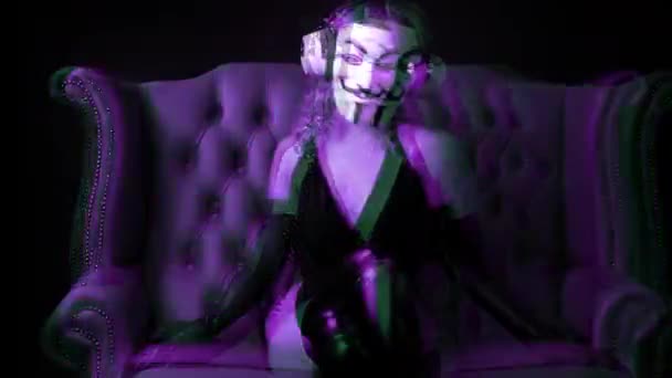Londra Agosto 2015 Donna Attivista Con Maschera Anonima Lingerie Seduta — Video Stock