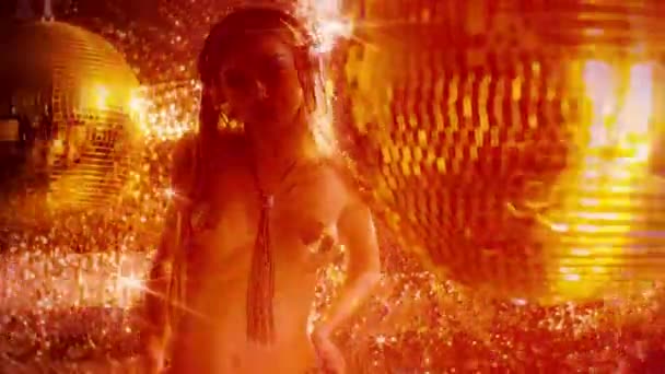 美丽的无上身女人在闪亮的背景跳舞 — 图库视频影像