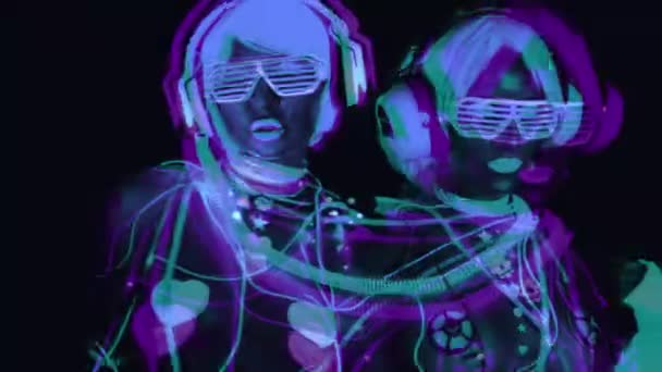 Femme sexy dans les écouteurs et les lunettes de soleil posant sous ultra violet 