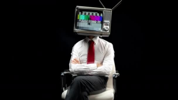 Empresario Con Televisión Cabeza Sobre Fondo Negro — Vídeos de Stock