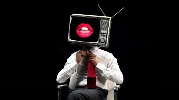 Homem Com Televisão Cabeça Contra Fundo Preto — Vídeo de Stock