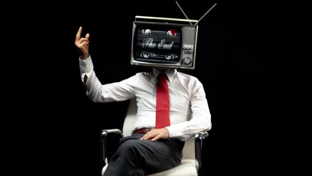Homem Com Televisão Cabeça Dramatizando Suicídio — Vídeo de Stock