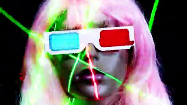 眼镜的人体模型头和带有霓虹灯的假发 — 图库视频影像