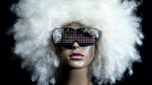 Close Moving Mannequin Head Sunglasses Wig — Stock Video