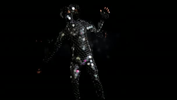 Mann Tanzt Glänzenden Spiegelanzug Auf Schwarzem Hintergrund — Stockvideo
