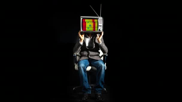Επιχειρηματίας Την Τηλεόραση Στο Κεφάλι Μαύρο Φόντο — Αρχείο Βίντεο