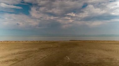 İspanya'da Akdeniz kıyısında sahil boyunca sürüş Araç