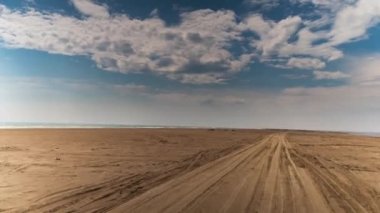 İspanya'da Akdeniz kıyısında sahil boyunca sürüş Araç