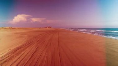 İspanya'da Akdeniz kıyısında sahil boyunca sürüş Araç