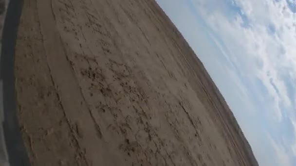Boş Sahil Kendi Ekseni Etrafında Dönüyor — Stok video