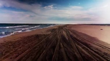 İspanya'da Akdeniz kıyısında sahil boyunca sürüş Araç