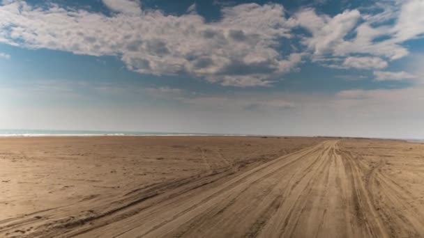 Véhicule Roulant Long Plage Sur Côte Méditerranéenne Espagne — Video