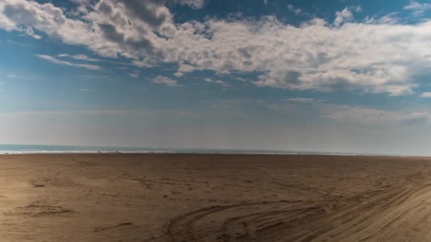 Fahrzeug Fährt Strand Der Mittelmeerküste Spanien Entlang — Stockvideo