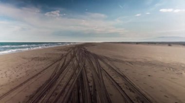 İspanya'da Akdeniz kıyısında sahil boyunca sürüş Araç