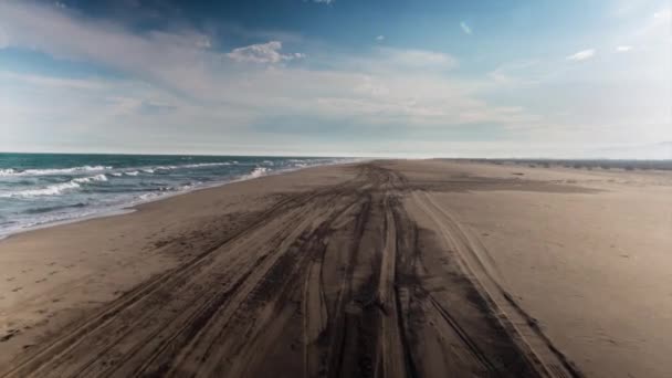 Voertuig Rijden Langs Strand Aan Middellandse Zeekust Spanje — Stockvideo