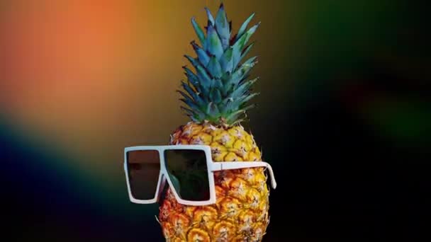 Moving Pineapple Sunglasses Dark Background — Stock Video