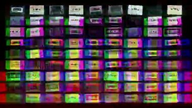 Siyah arka plan daki kasetlerin soyut deseni değiştirme