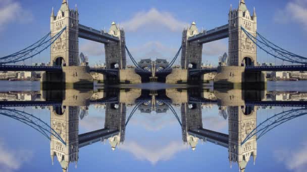 伦敦塔桥交通的延时镜头 具有镜像效果 — 图库视频影像