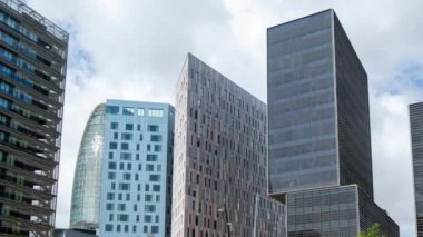 Gökdelenlerin videosu gökyüzünde, Barselona, İspanya