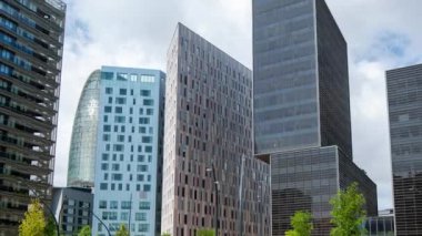 Gökdelenlerin videosu gökyüzünde, Barselona, İspanya