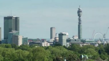 BT Tower ve şehir manzarasının zaman ayarlı videosu, Londra, İngiltere, İngiltere