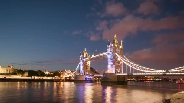 Včasné video Tower Bridge, Londýn, Anglie, Velká Británie — Stock video