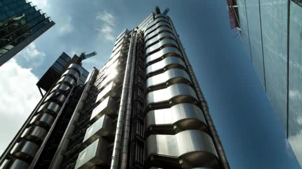 Timelapse video av Lloyds byggnaden, London, England, Storbritannien — Stockvideo