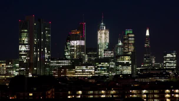 Timelapse βίντεο με ουρανοξύστες τη νύχτα, Λονδίνο, Αγγλία, Ηνωμένο Βασίλειο — Αρχείο Βίντεο