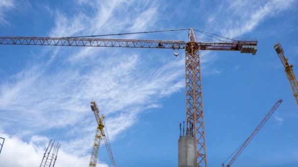 Timelapse footage of clouds in sky with construction crane — Stock Video