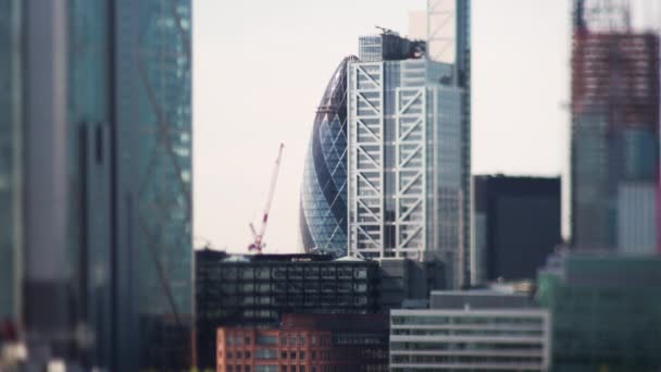 Gherkin倾斜变换视角，伦敦，英国 — 图库视频影像