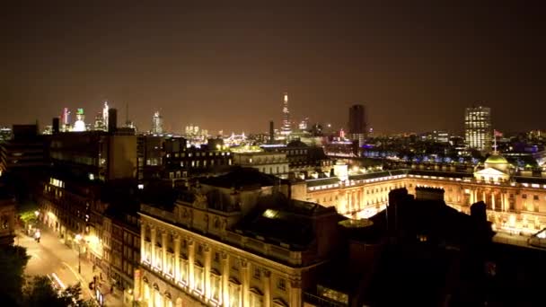 Panning timelapse of illuminated city buildings, Londres, Inglaterra — Vídeo de Stock