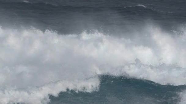 Movimento lento delle onde che si rompono, Fuerteventura. — Video Stock
