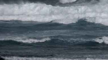 Dalgaların yavaş hareketi kırılıyor, Fuerteventura.