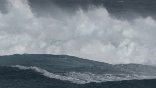 Movimento lento de ondas quebrando, Fuerteventura . — Vídeo de Stock