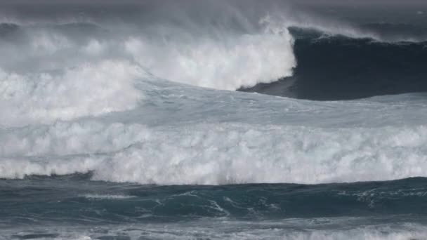 Slow motion of waves breaking, Fuerteventura. — Stock Video