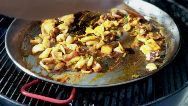Close up video of fresh seafood cooking in paella pan — Stock Video