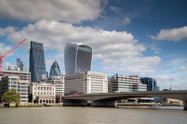 Thame nehrinin yanındaki Londra silueti, İngiltere, İngiltere