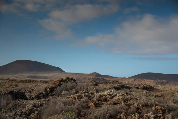 Sunset clouds over mountains, Timanfaya National Park. — Stock Photo, Image