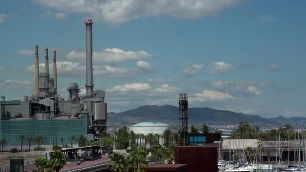 Timelapse πλάνα του σταθμού ηλεκτροπαραγωγής, Βαρκελώνη, Ισπανία — Αρχείο Βίντεο