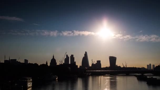 Heen en weer timelapse beelden van London skyline, England, UK — Stockvideo