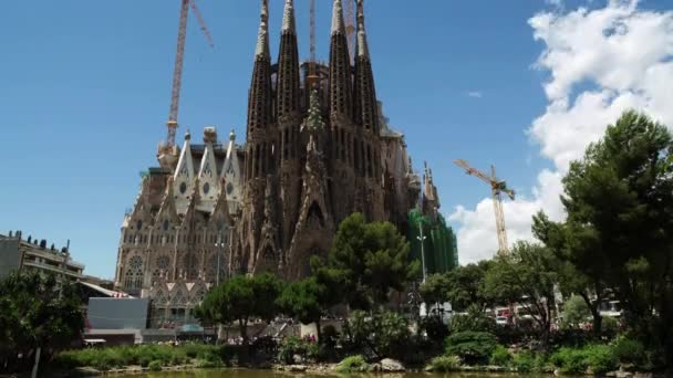 Timelapse video of the Sagrada Familia under construction, Barcelona, Spain — Stock Video