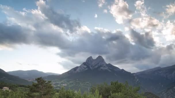 Día a noche timelapse video de Pedraforca, Pre Pirineos, Cataluña — Vídeos de Stock