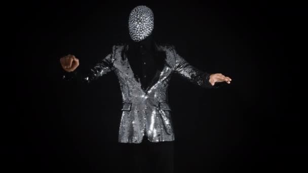 Mr disco ball wearing silver jacket dancing — Stock Video