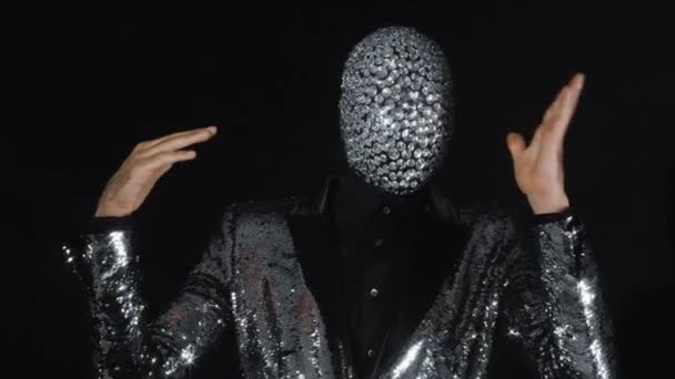 Mr disco ball purtând jachetă de argint dansând — Videoclip de stoc