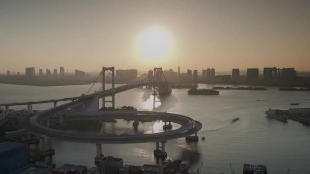 Heen en weer tijdapsis van Rainbow Bridge, Tokyo, Japan — Stockvideo