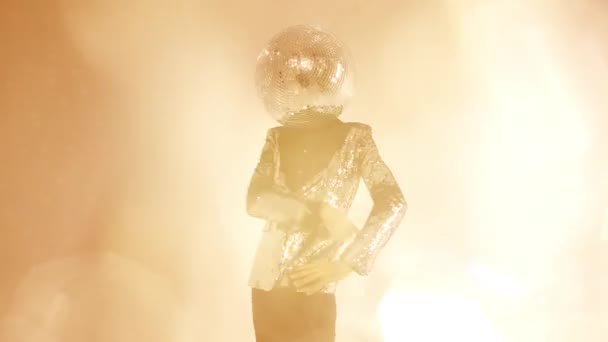 Mr disco ball wearing silver jacket dancing — Stock Video