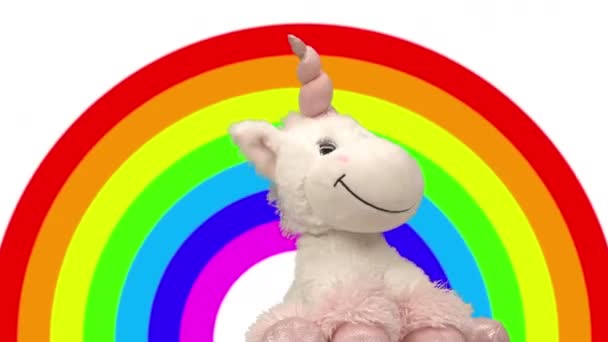 Juguete unicornio bailando con arco iris — Vídeos de Stock