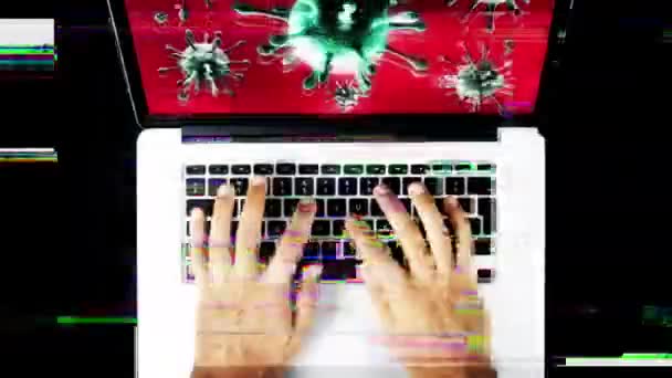 Persona que utiliza el ordenador portátil con virus en la pantalla — Vídeo de stock