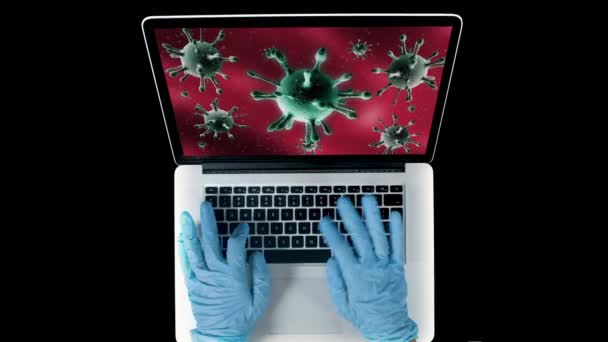 Πρόσωπο που φοράει γάντια χρησιμοποιώντας φορητό υπολογιστή με ιό στην οθόνη — Αρχείο Βίντεο